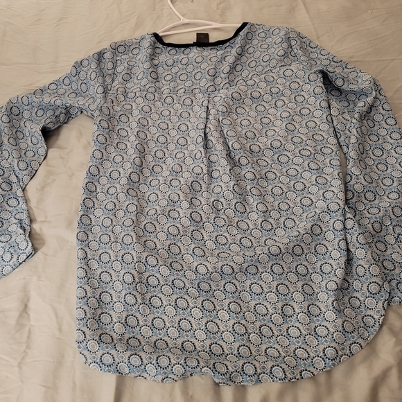 NWT Ann Taylor shirt, blue in front and printed in back (knit and woven) Small - Picture 3 of 5